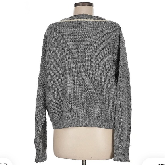 POL Gray and Cream V-Neck Sweater Size Medium Length 23.5 - Picture 2 of 4